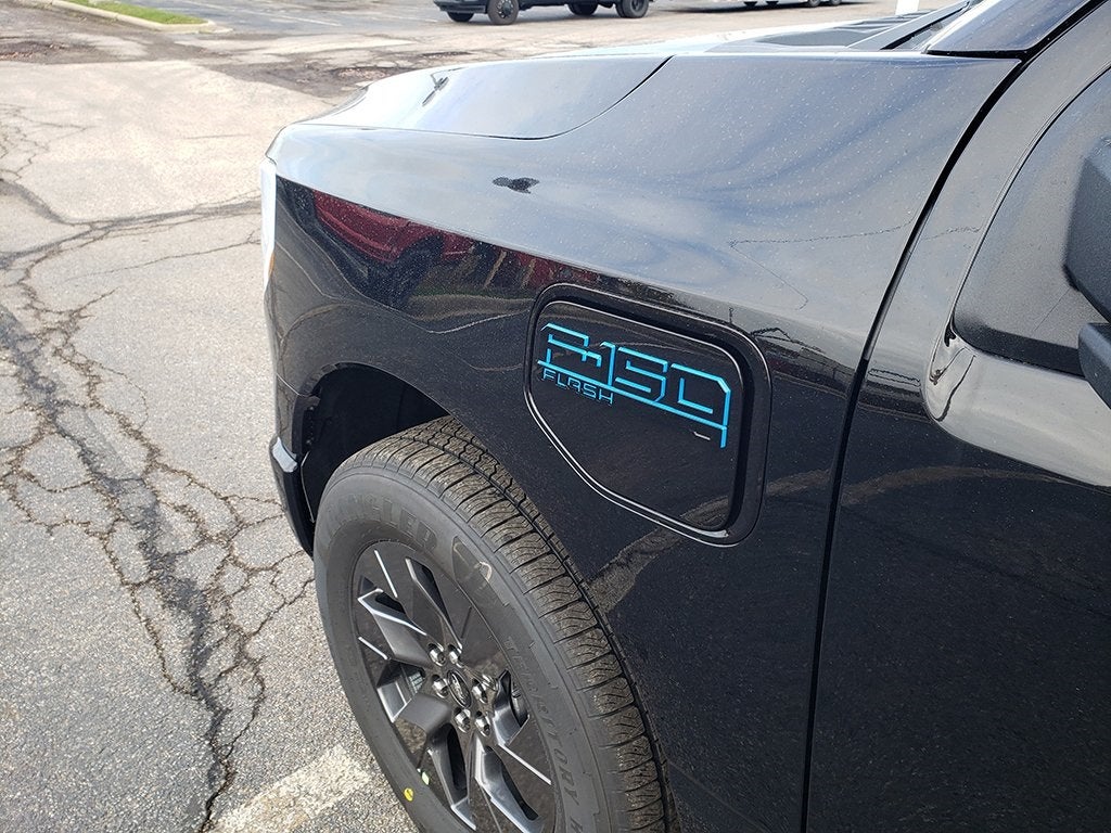 2025 Ford F-150 Lightning Flash