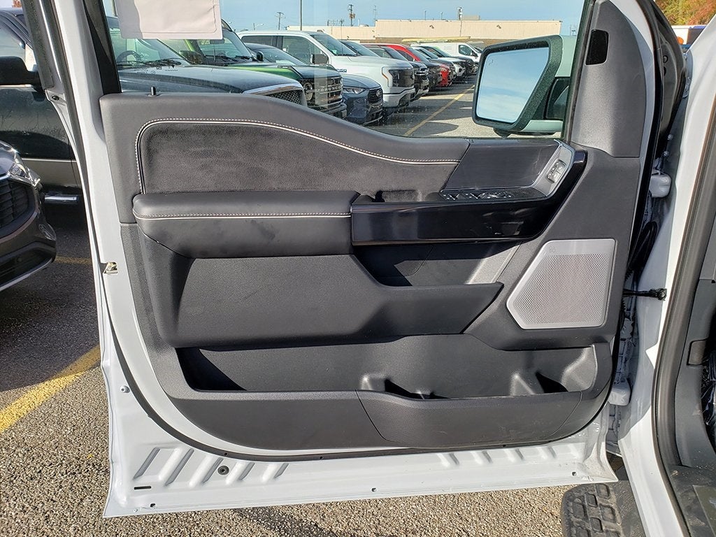 2025 Ford F-150 Lightning Platinum