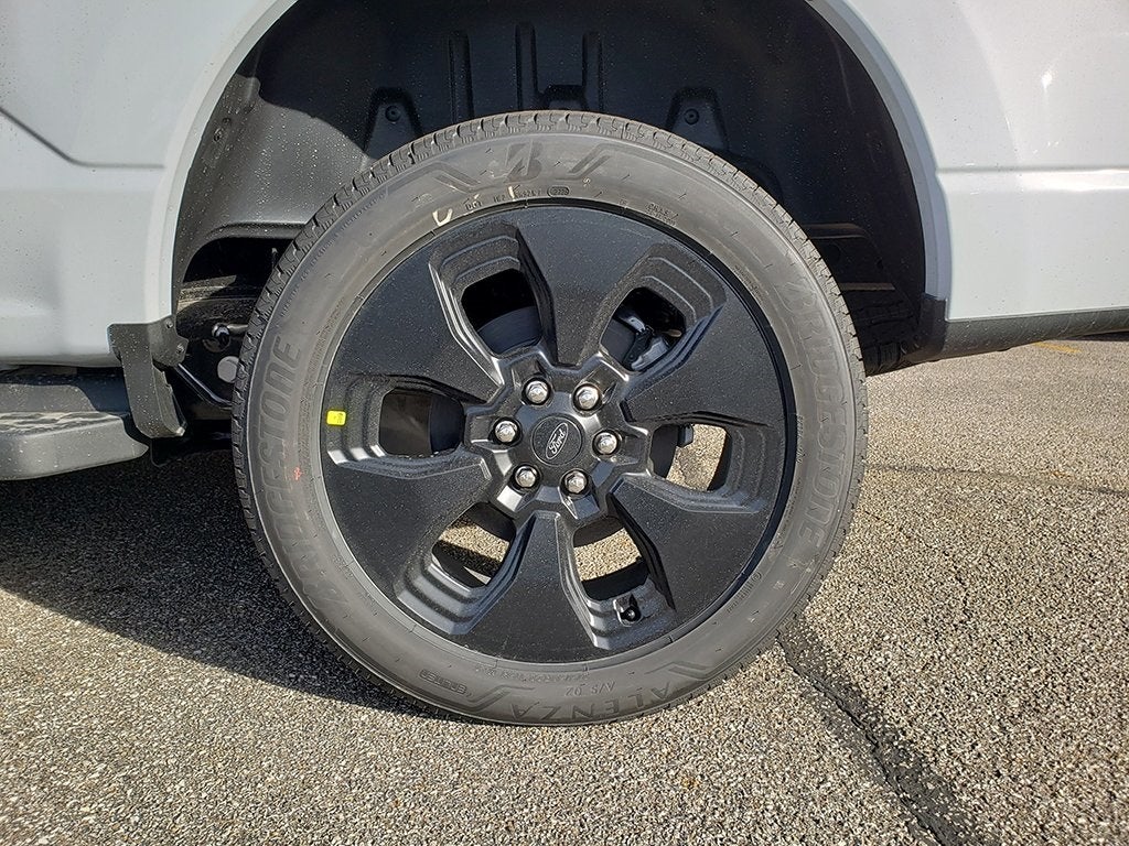 2025 Ford F-150 Lightning Platinum