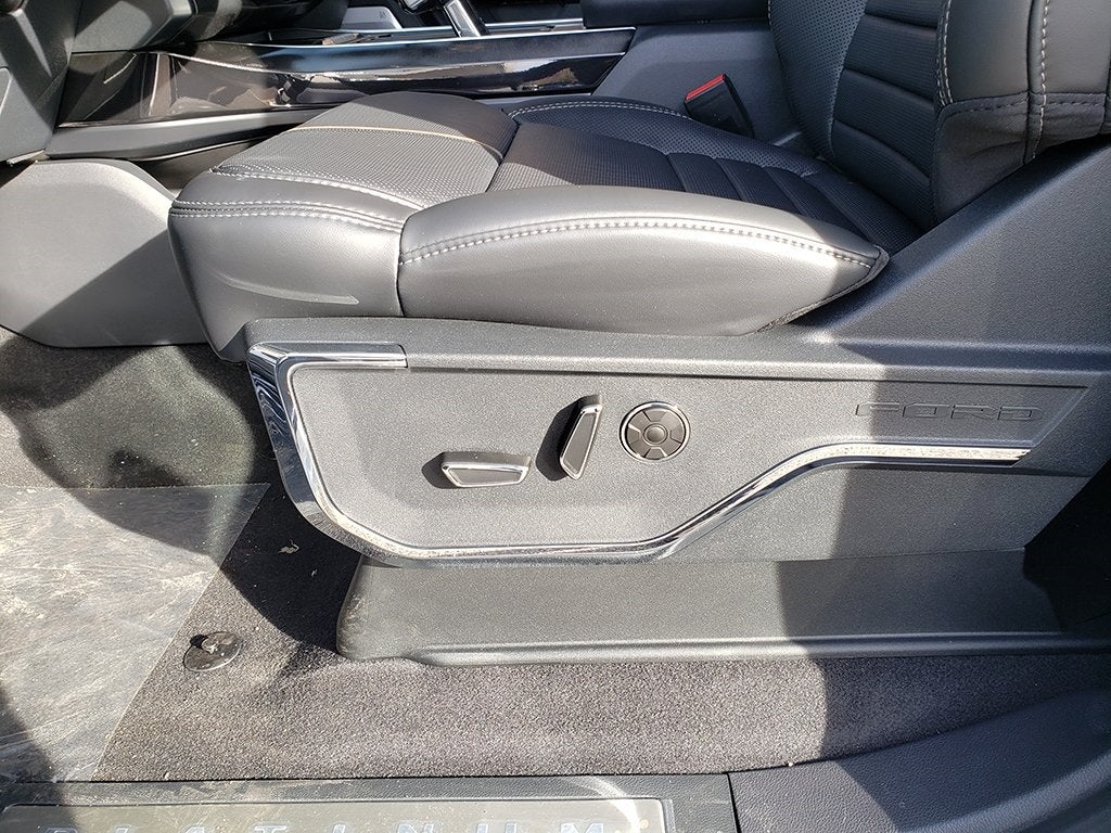 2025 Ford F-150 Lightning Platinum