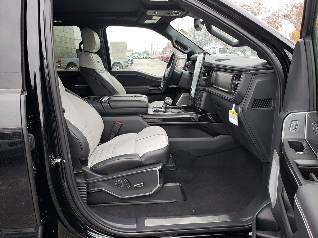 2025 Ford F-150 Lightning Platinum