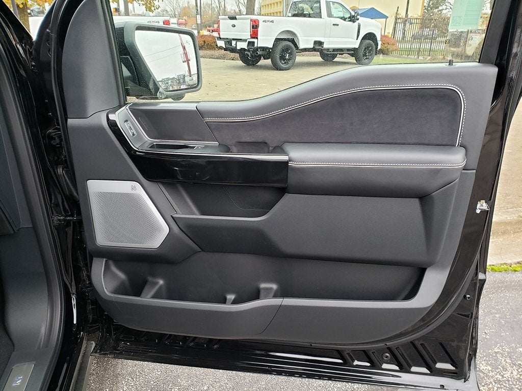 2025 Ford F-150 Lightning Platinum