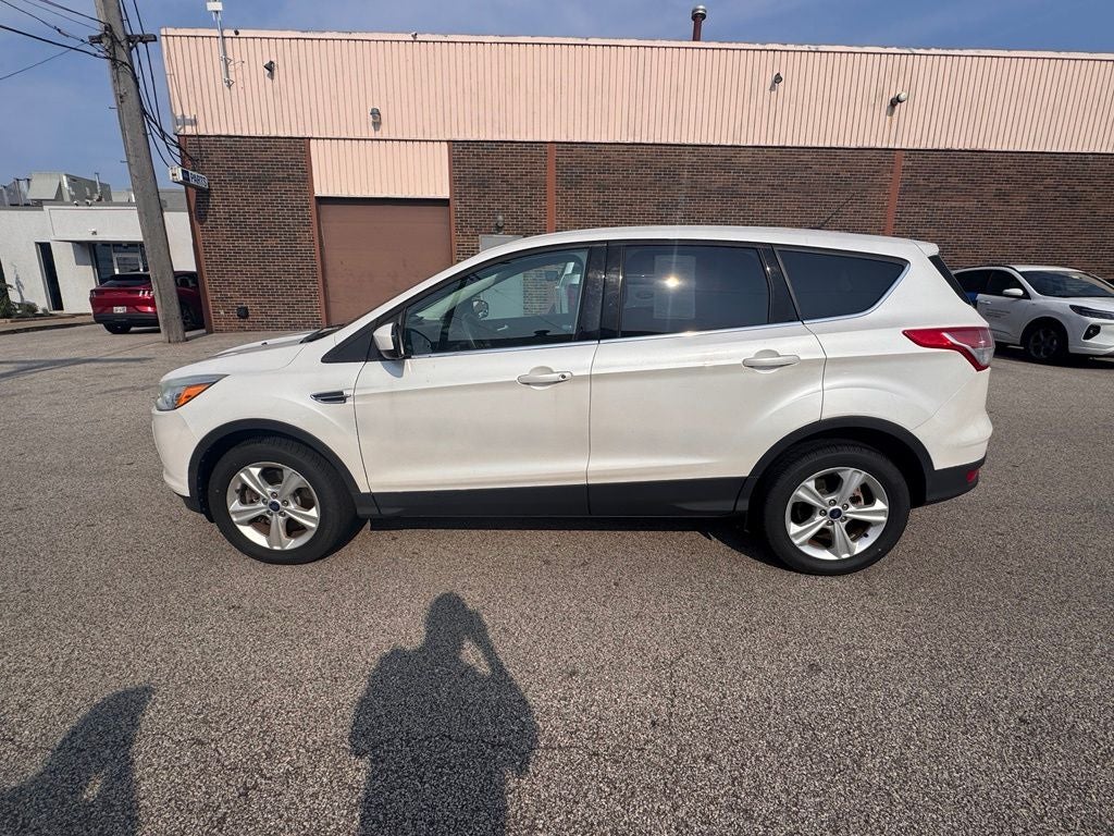 Used 2016 Ford Escape SE with VIN 1FMCU9GX3GUA43335 for sale in Parma, OH