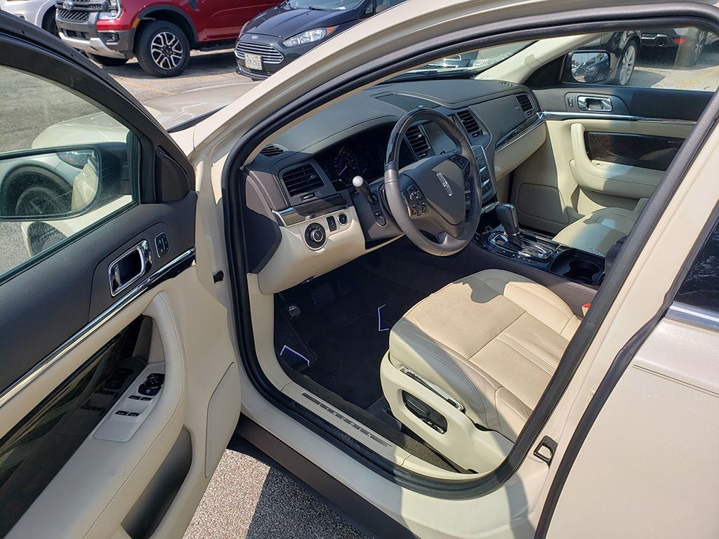 2015 Lincoln MKS Base