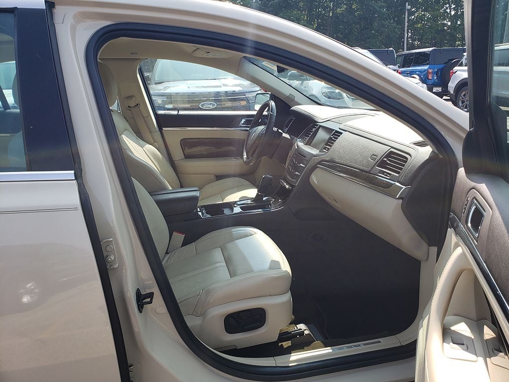 2015 Lincoln MKS Base