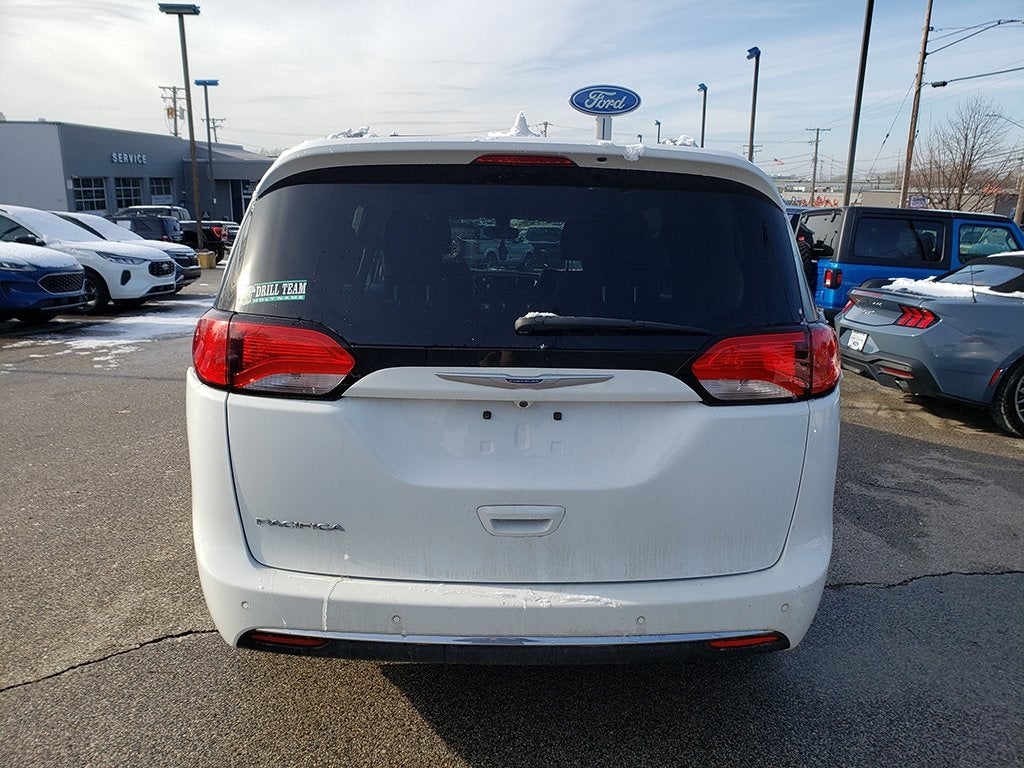 2020 Chrysler Pacifica Touring L