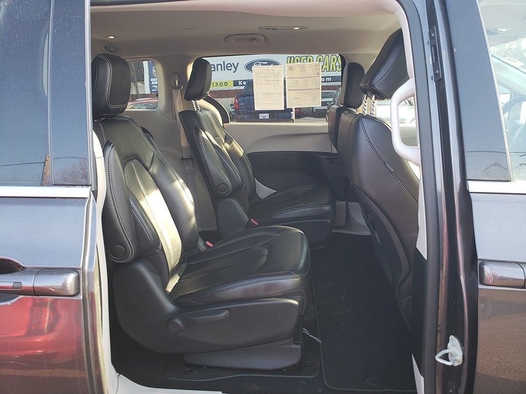 2023 Chrysler Pacifica Hybrid Touring L