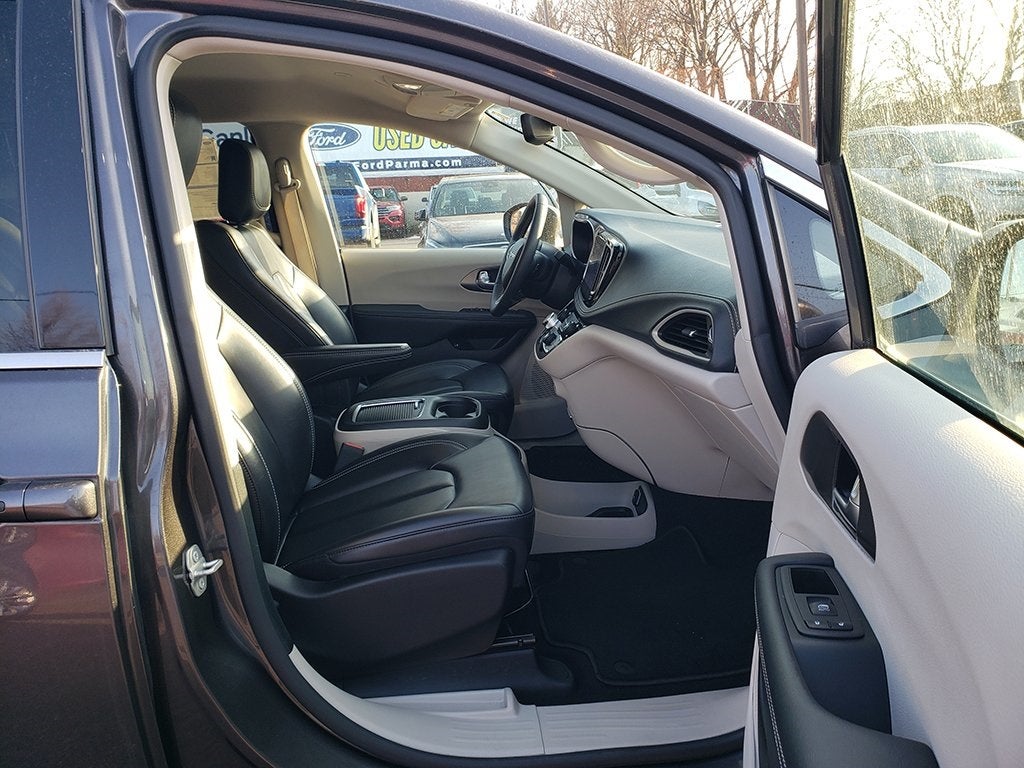 2023 Chrysler Pacifica Hybrid Touring L