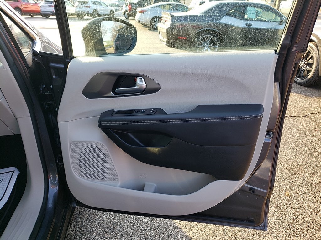 2023 Chrysler Pacifica Hybrid Touring L