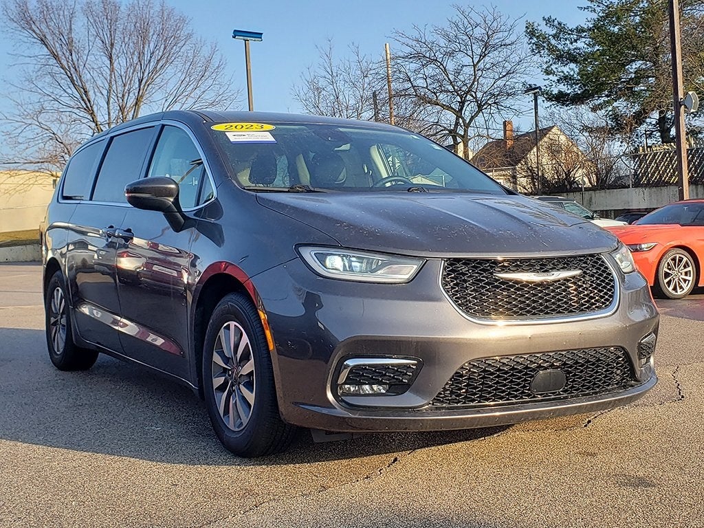 2023 Chrysler Pacifica Hybrid Touring L