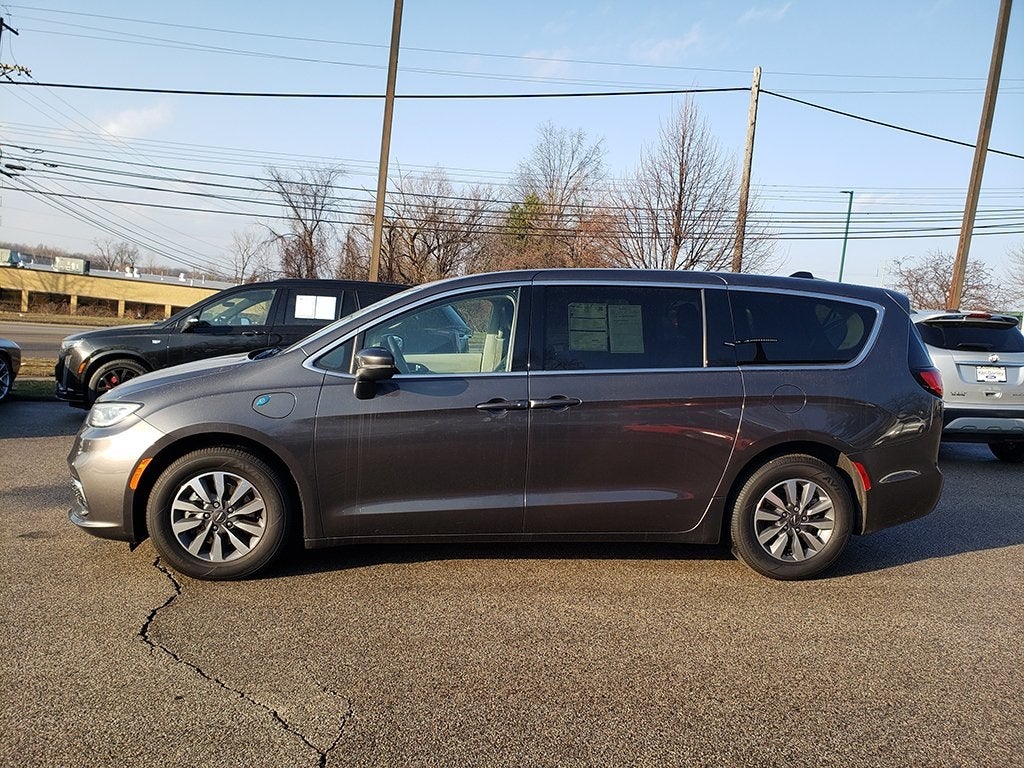 2023 Chrysler Pacifica Hybrid Touring L