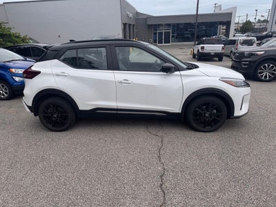 2023 Nissan Kicks SR