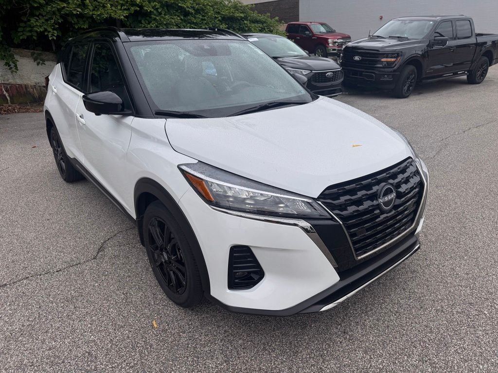 2023 Nissan Kicks SR