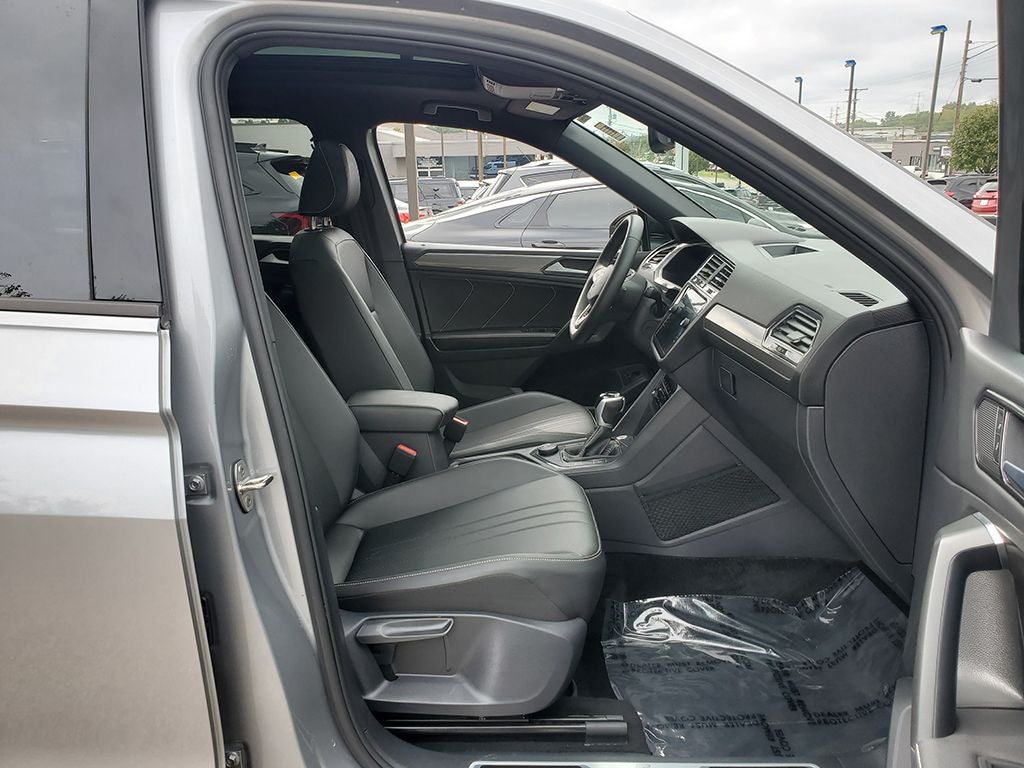 2023 Volkswagen Tiguan 2.0T SE R-Line Black