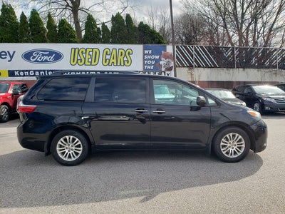 2017 Toyota Sienna Base