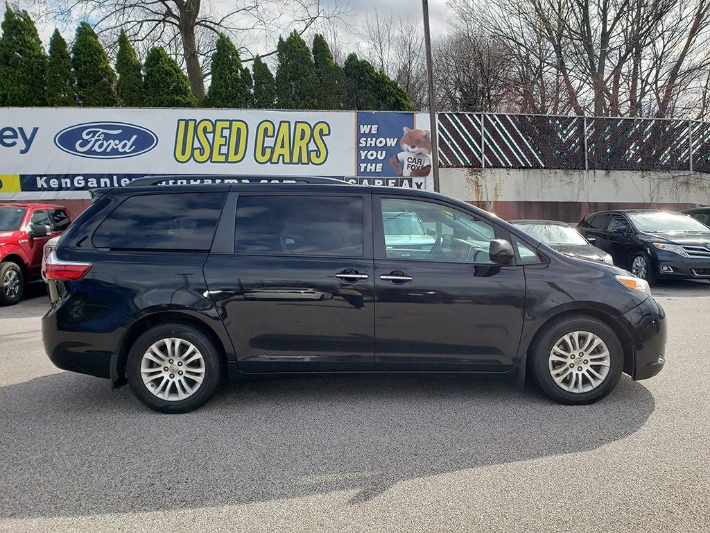 2017 Toyota Sienna Base