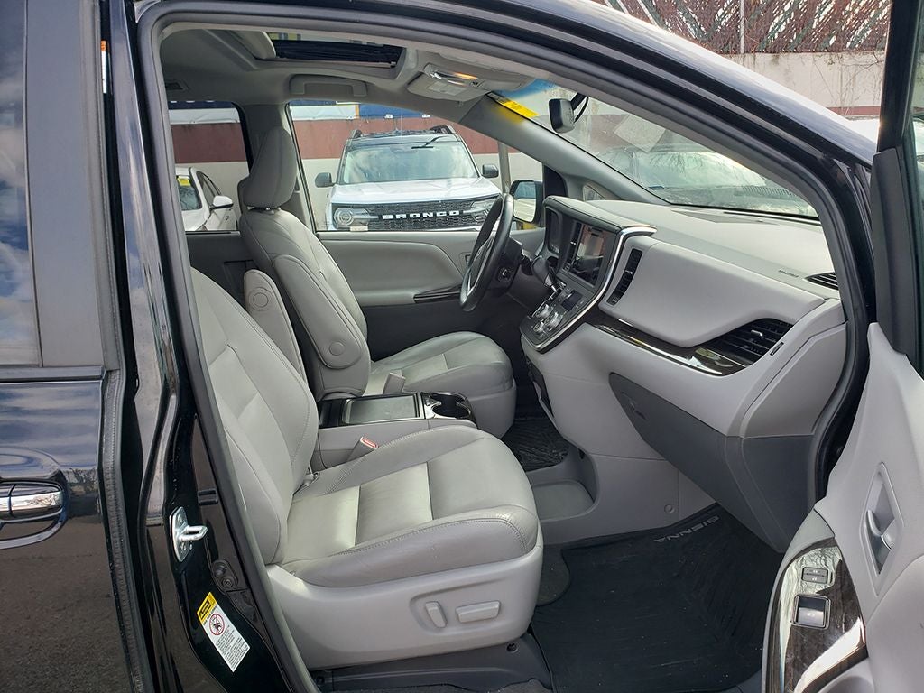 2017 Toyota Sienna Base