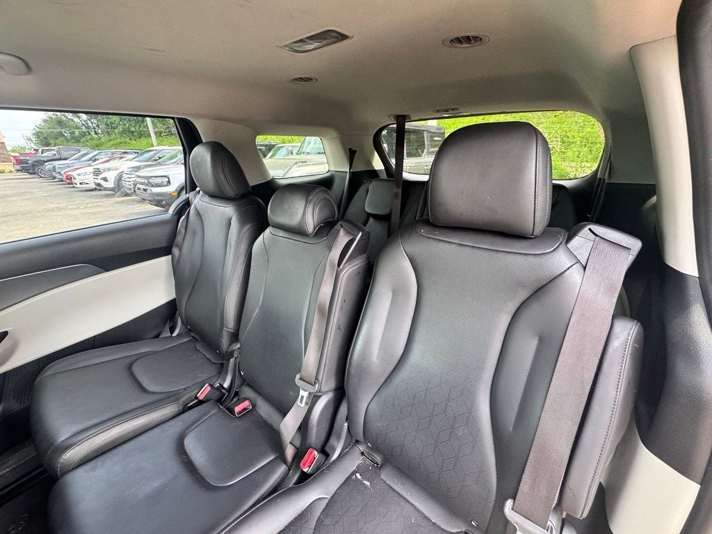 2024 Kia Carnival LX Seat Package