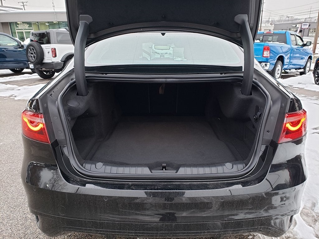 2024 Jaguar XF R-Dynamic SE