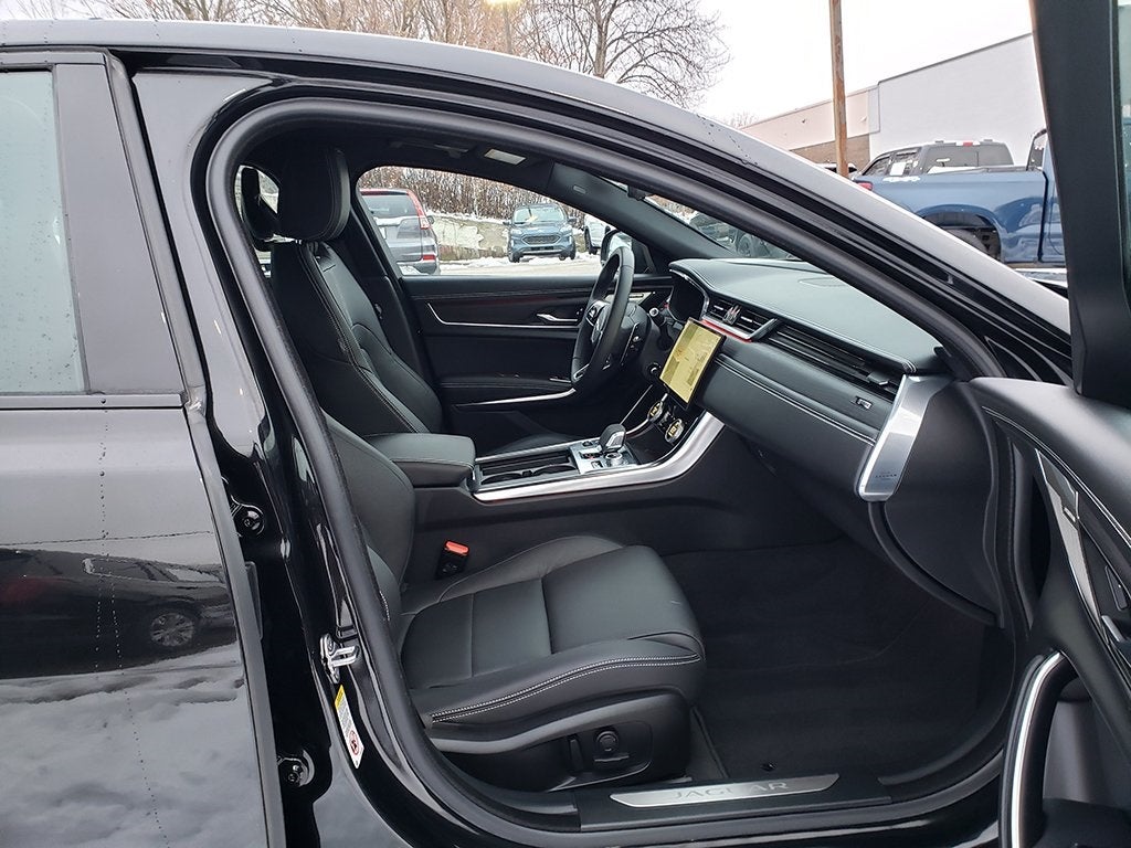 2024 Jaguar XF R-Dynamic SE