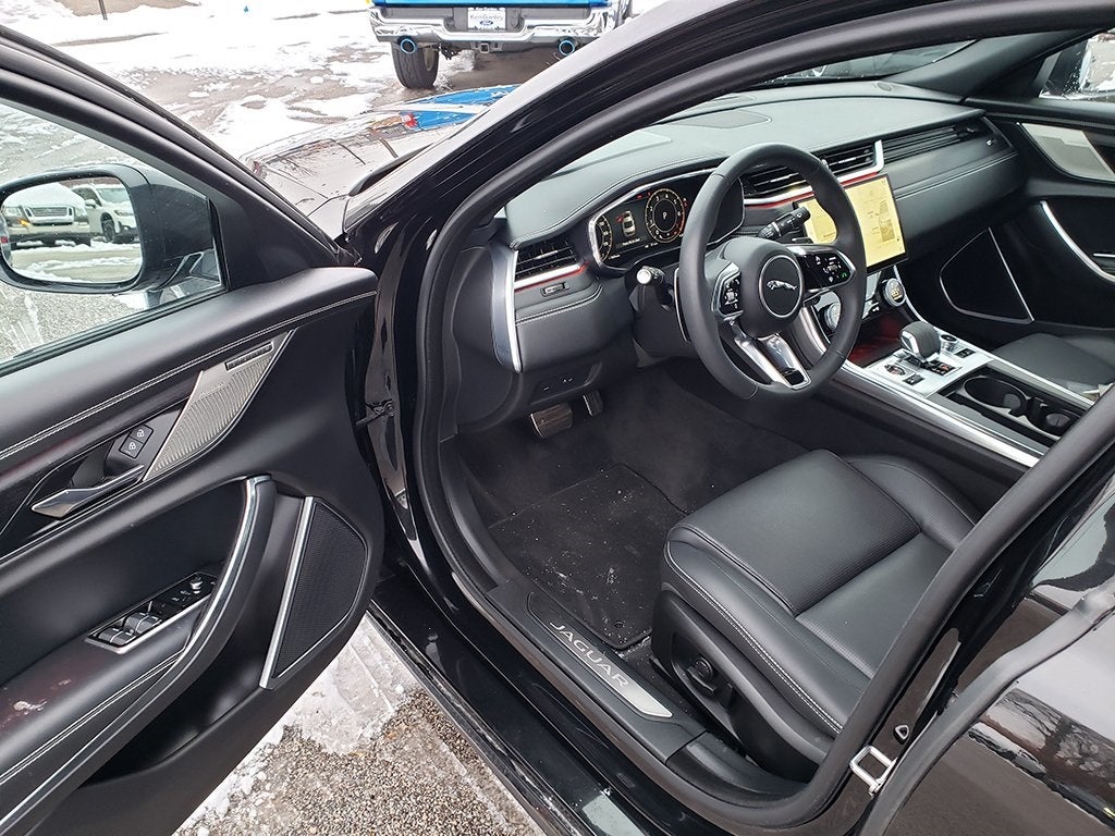 2024 Jaguar XF R-Dynamic SE