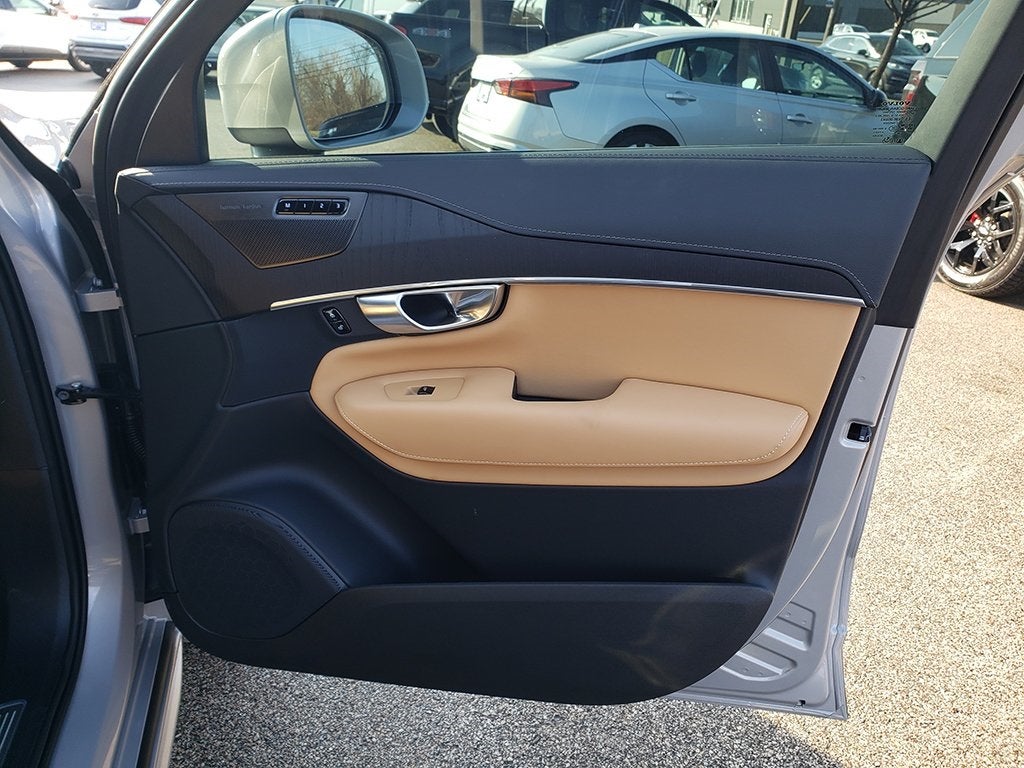 2025 Volvo XC90 B6 Ultra