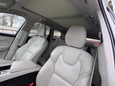 2021 Volvo XC60 T6 Momentum